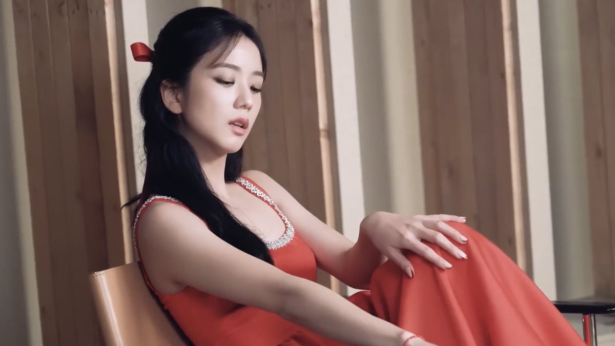 blckpinkpic's tweet photo. JISOO IN RED>>>> https://t.co/5fFBt1aVMv