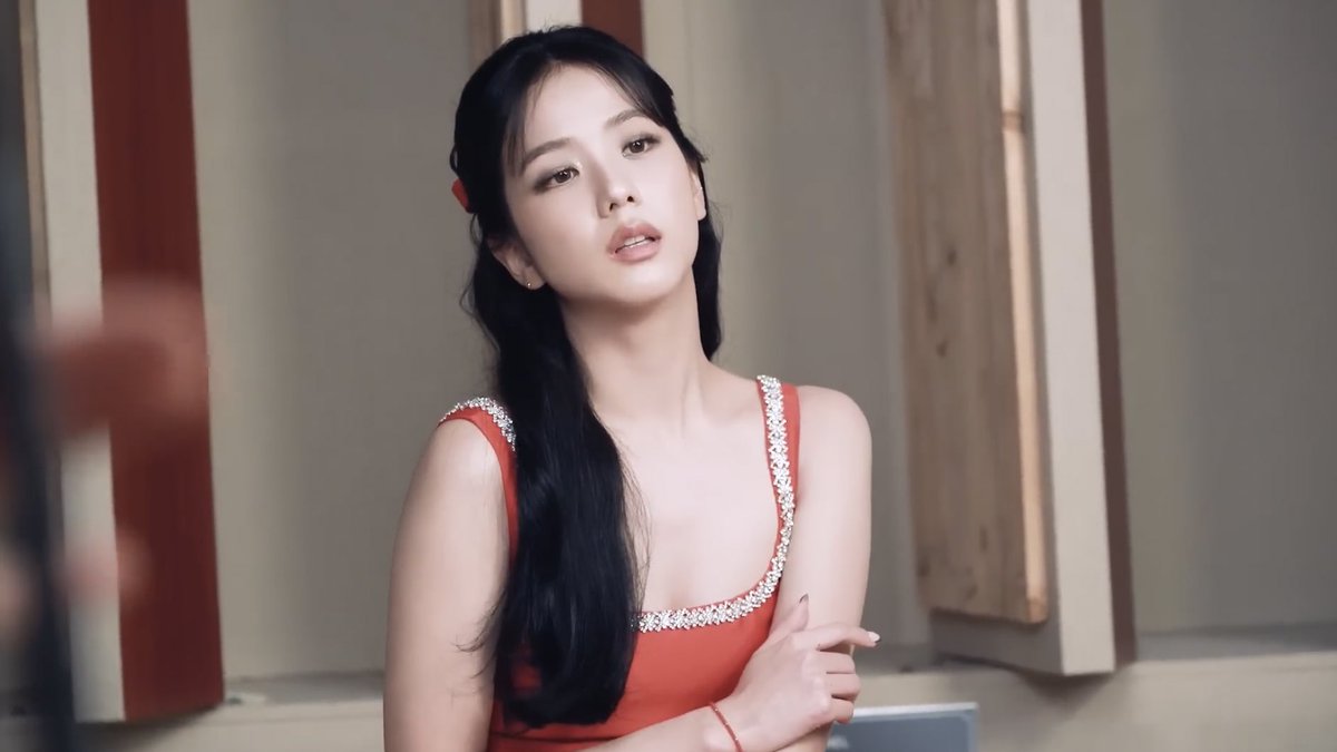 blckpinkpic's tweet photo. JISOO IN RED>>>> https://t.co/5fFBt1aVMv