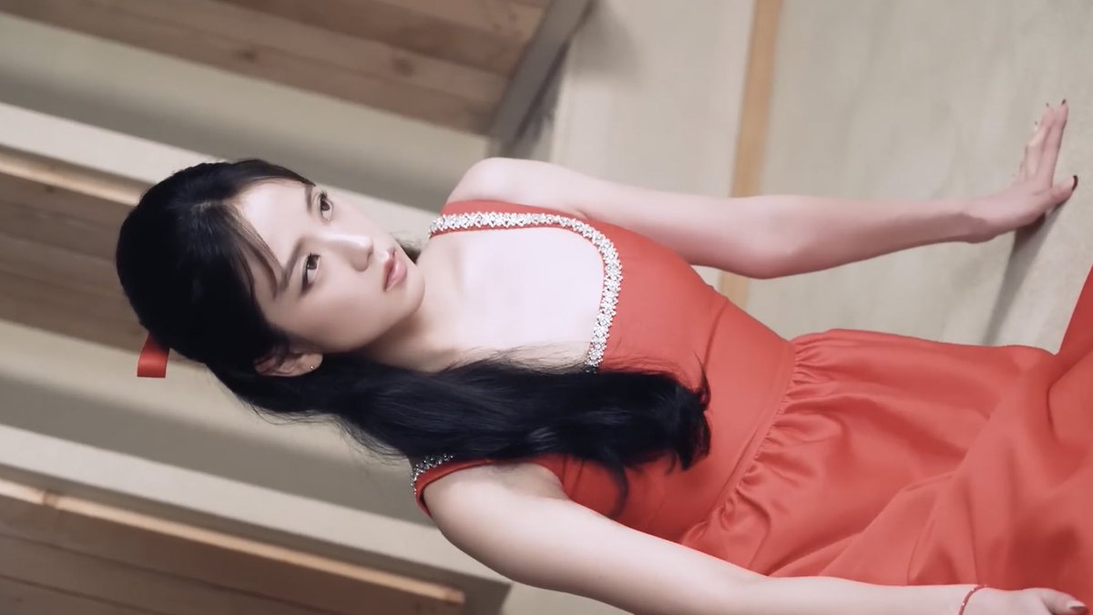 blckpinkpic's tweet photo. JISOO IN RED>>>> https://t.co/5fFBt1aVMv