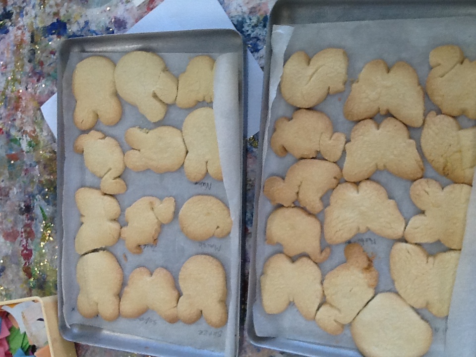 Diversity, Culture and Me Week at Summerswood has looked a bit like this.  Our stories were Noah's Ark by Lucy Cousins and In the Beginning by Steve Turner <a href="/SummerswoodPS/">Summerswood School</a> <a href="/EllieO359/">Ellie🎗️</a>