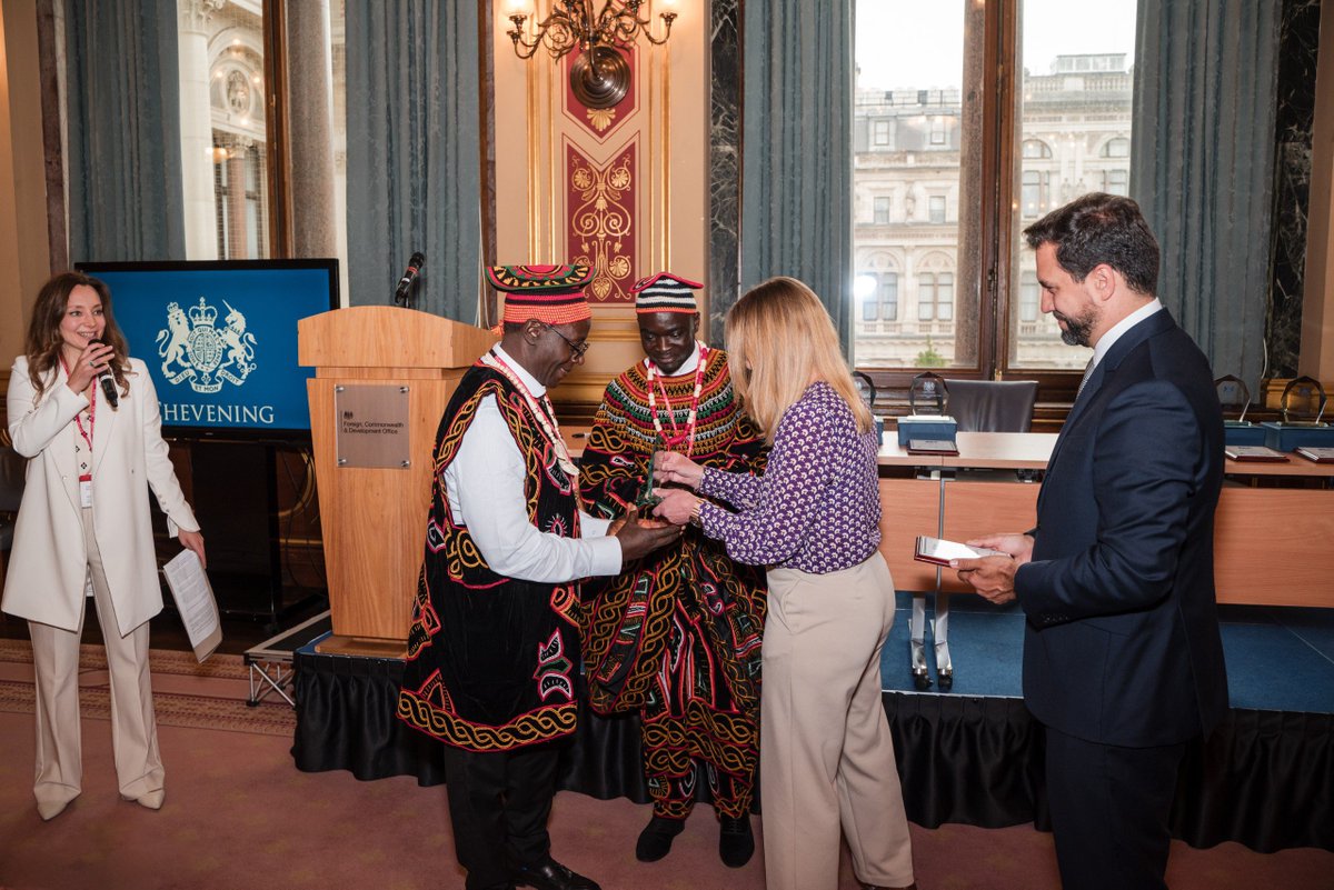FelixFomengia's tweet image. Cameroon Chevening Alumni Association wins Chevening Alumni of the Year Award 2024 🏆

A great honour to have been invited to attend this ceremony and to receive the prestigious Chevening Alumni Award on behalf of our entire alumni association.

Nominated for our contribution to…