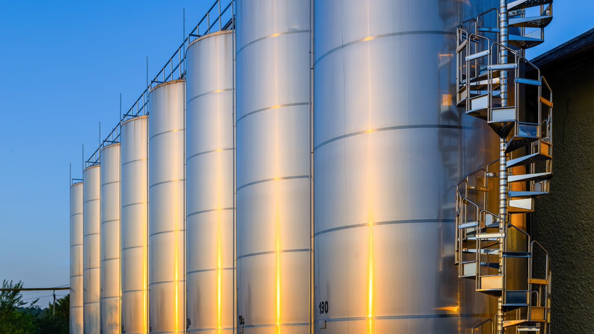 DYMRESOURCES's tweet photo. Our Partner, base oils producer at Uzbekistan’s Fergana refinery, has successfully completed the registration process under the European REACH  procedure. 
DYM Resources can supply base oils produced by the Fergana Refinery worldwide. 
https://t.co/kTemsHnXd2 https://t.co/LKBZKeNmqg