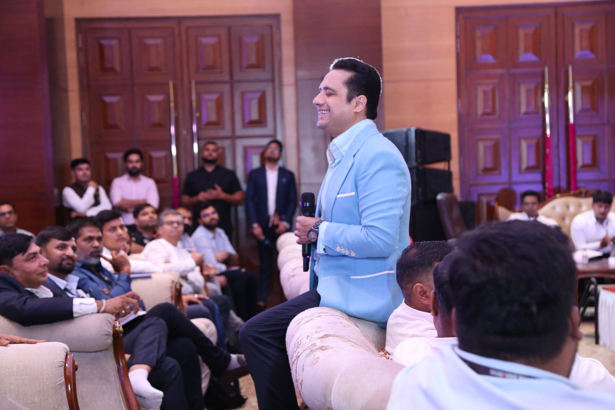 DrVivekBindra's tweet photo. Day 1 of my Premium Leadership Funnel program was a blast! Interacted with business owners eager to learn and grow.

3 days of learning, 365 days of growth. Excited for what’s next! 
#Leadership #BusinessGrowth #LearningJourney #Transformation #DrVivekBindra https://t.co/qU0liHjo1B