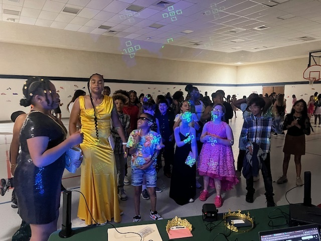 HIE_Hornets's tweet image. Last night, our 4th and 5th grade students danced the night away at our Sneaker Ball Prom! We were thrilled to crown our Hornet King and Queen, selected for consistently exhibiting the Leader in Me Habits throughout the year. #PromTime  #LeaderInMe