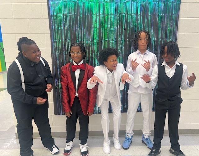 HIE_Hornets's tweet image. Last night, our 4th and 5th grade students danced the night away at our Sneaker Ball Prom! We were thrilled to crown our Hornet King and Queen, selected for consistently exhibiting the Leader in Me Habits throughout the year. #PromTime  #LeaderInMe