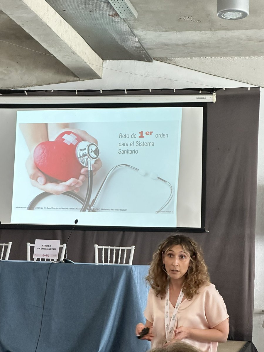 FarmaciaHGUCS's tweet photo. Estrategia de salud cardiovascular #modeloCMO @mapex_sefh @sefh_ #ACADEMIO @Esthervi_ @morilloverdugo https://t.co/bhqpCRlEAz