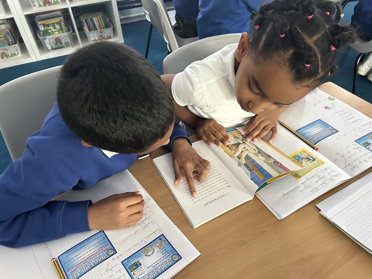 MrsWard49's tweet photo. #3EC were introduced to their new book in Reading today. Remarkable listening and tracking of the speaker @Lea_Forest_HT @lea_forest_aet @MissEChadney @LFP_DHT_MrW @BirminghamEdu https://t.co/c5oZfDXGRD