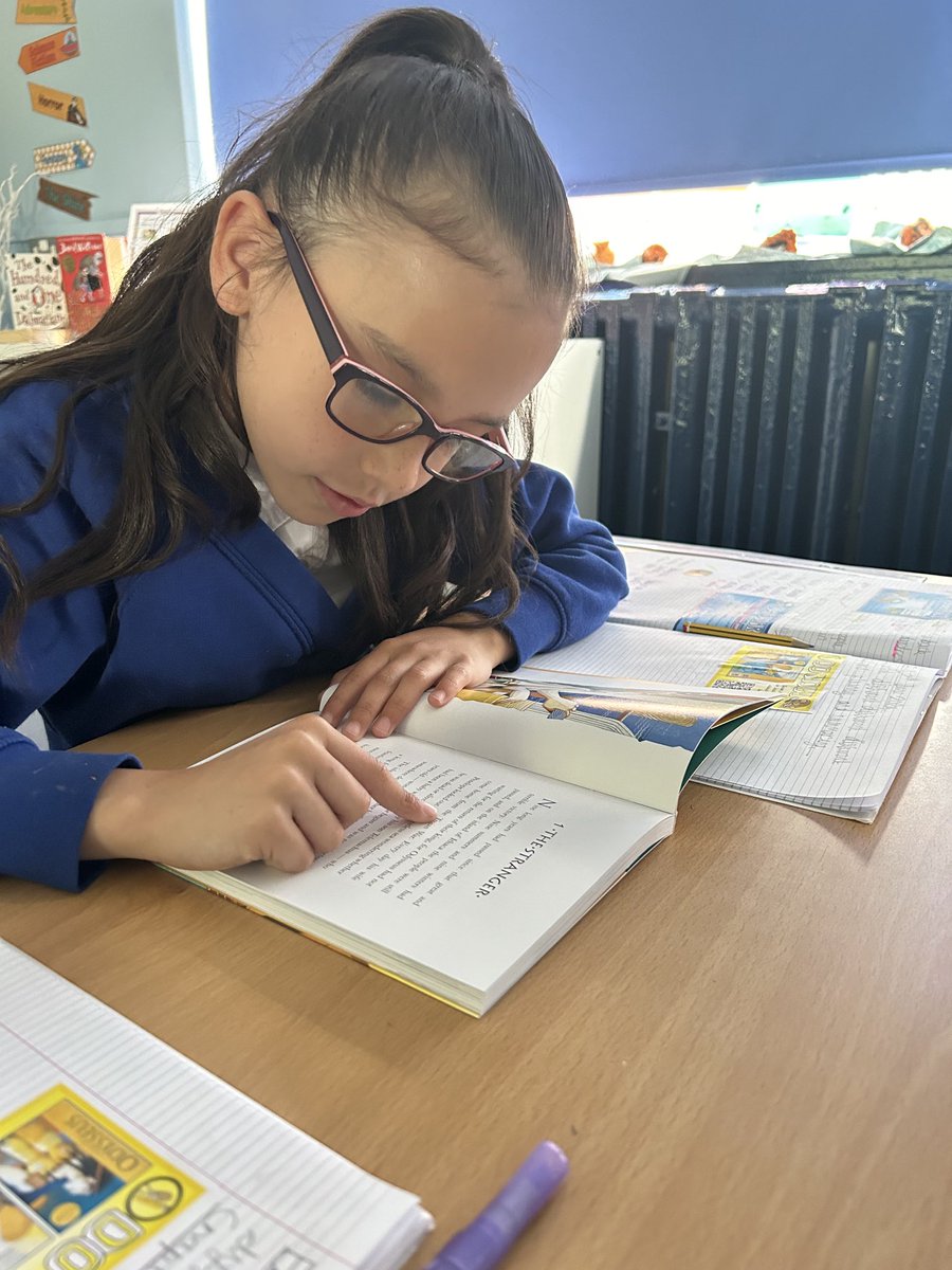 MrsWard49's tweet photo. #3EC were introduced to their new book in Reading today. Remarkable listening and tracking of the speaker @Lea_Forest_HT @lea_forest_aet @MissEChadney @LFP_DHT_MrW @BirminghamEdu https://t.co/c5oZfDXGRD