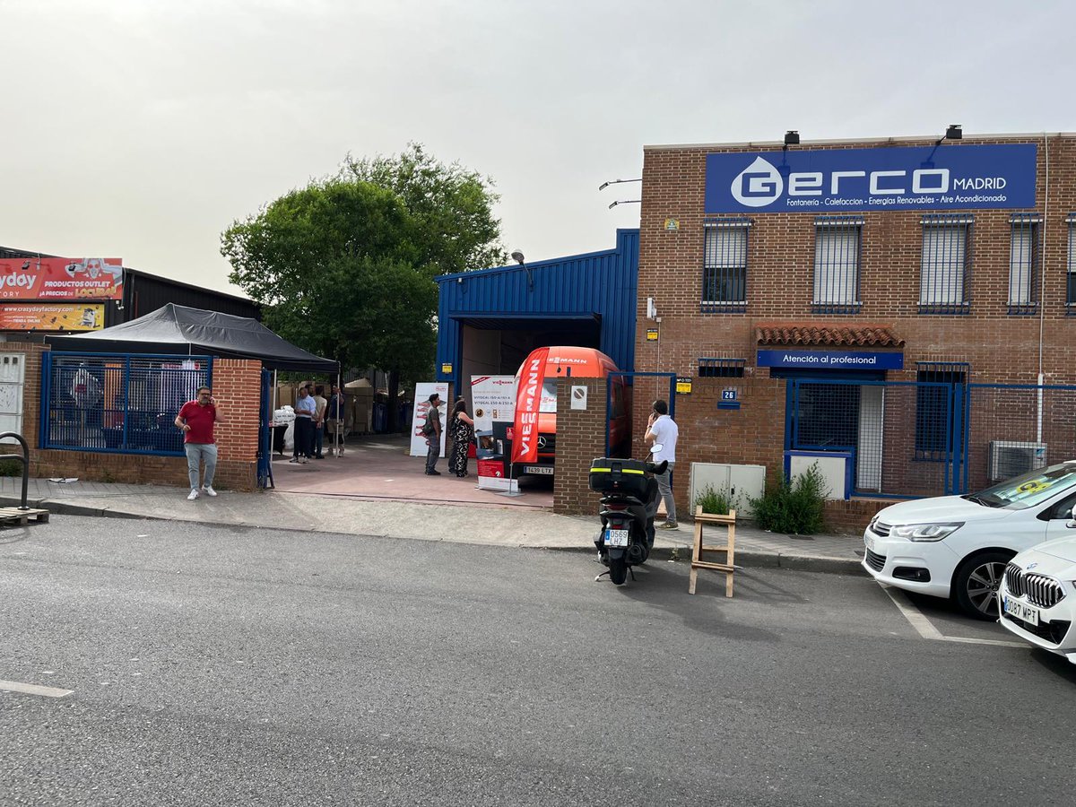 ZehnderIberica's tweet photo. 📢 Hoy estamos presentes en la Jornada de puertas abiertas de #Gerco #Madrid donde hemos podido presentar nuestras soluciones de #ventilación eficiente, confortable y saludable.
#Ventilación #RespiraConZehnder #TecnologíaparalaSalud #AlwaysTheBestClimate https://t.co/ZmYhwzLj13