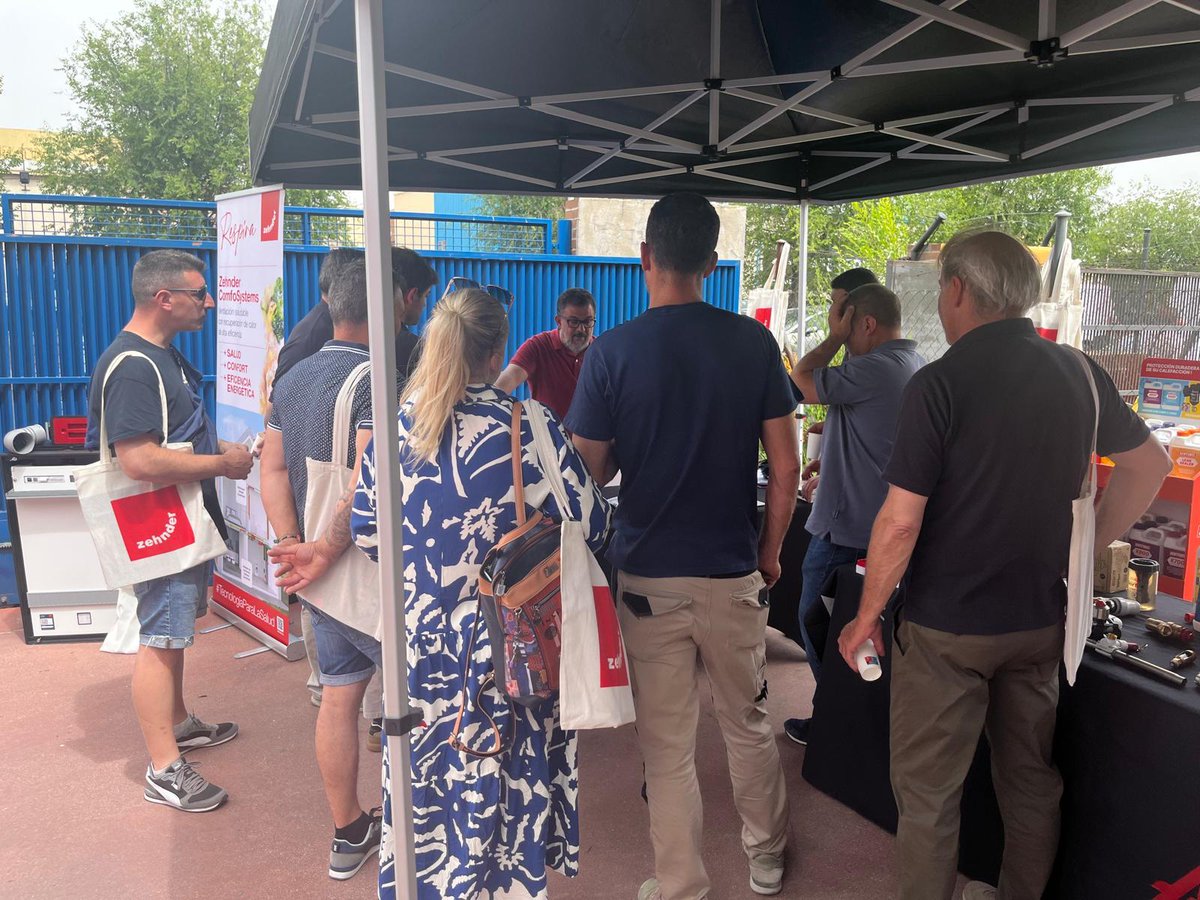 ZehnderIberica's tweet photo. 📢 Hoy estamos presentes en la Jornada de puertas abiertas de #Gerco #Madrid donde hemos podido presentar nuestras soluciones de #ventilación eficiente, confortable y saludable.
#Ventilación #RespiraConZehnder #TecnologíaparalaSalud #AlwaysTheBestClimate https://t.co/ZmYhwzLj13
