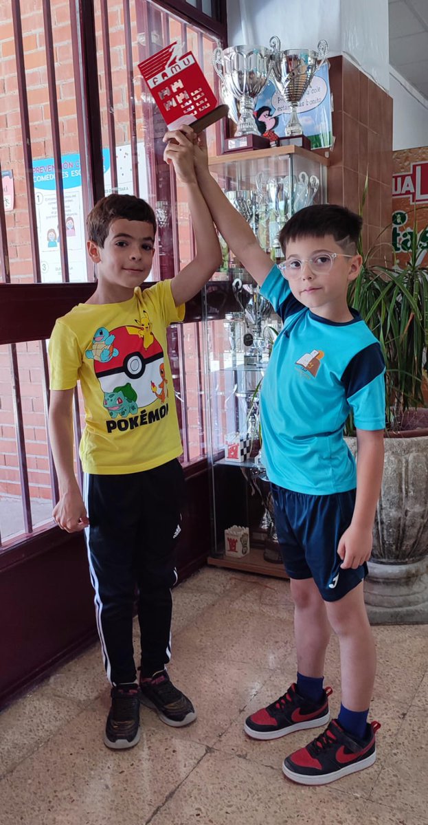 CeipSFernando's tweet photo. El pasado domingo 26 mayo se celebró en Alhama el campeonato regional por equipos. Isaac y Miguel Ángel de 2° de Primaria quedaron campeones regionales sub-10 por equipos y consiguieron récord regional en el 4x50m lisos. ¡¡ENHORABUENA!! https://t.co/SUQ17thqE1