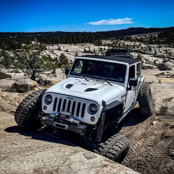 THEJeepMafia's tweet photo. Morning Mafia! Up n' at 'em y'all! It's Friday! Time for a good #FridayFlex before we roll into the weekend. Let's do this! Y'all stay safe. Be kind. #jeeplife 🤟 https://t.co/CRSh2cA8Vu