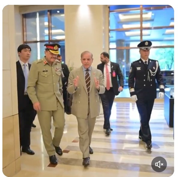 connectPakista9's tweet photo. اج کی سب سے زیادہ خوبصورت جوڑی۔ خوب صورت میچنگ ڈریس  اللہ پاک نظر بد سے بچاے @pmln_org @OfficialDGISPR https://t.co/OucXmi8pJY