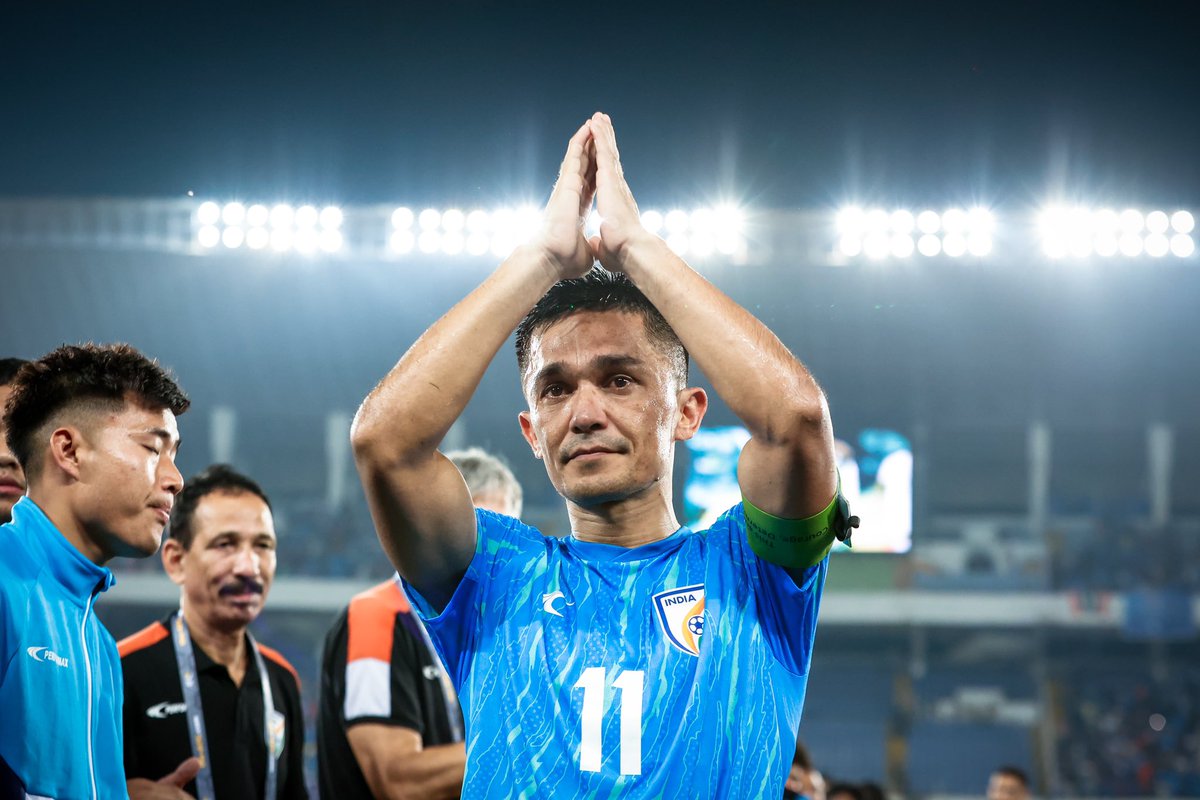 nikhilpatil_SP's tweet photo. Standing in the hall of fame and the world's gonna know your name  cause you burn with the brightest flame ✨💙
.
.
Thank you @chetrisunil11 ✨💯
.
.
#SunilChhetri #IndianFootball #Captain #Leader #Legend https://t.co/FeFv8Fv4yP