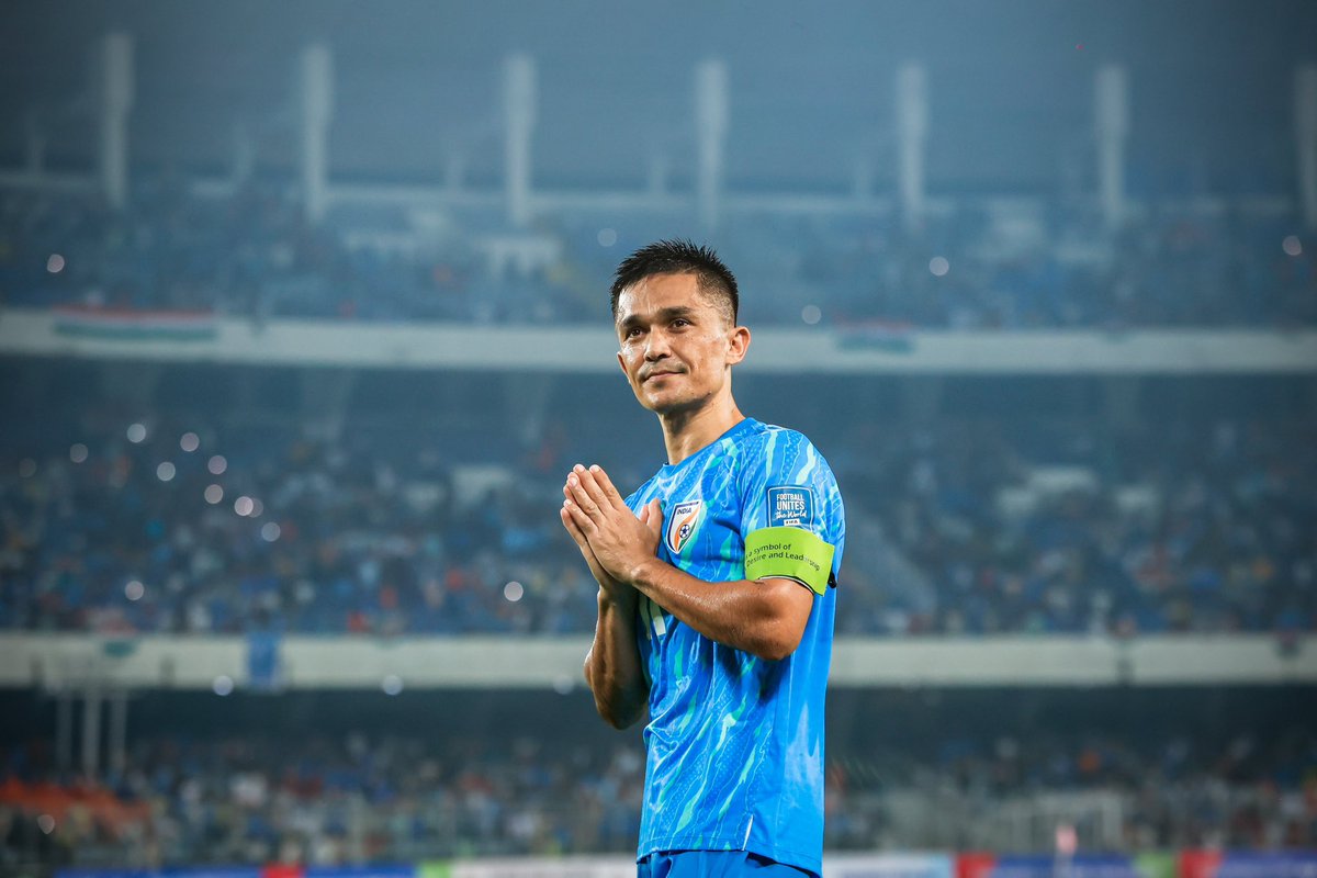 nikhilpatil_SP's tweet photo. Standing in the hall of fame and the world's gonna know your name  cause you burn with the brightest flame ✨💙
.
.
Thank you @chetrisunil11 ✨💯
.
.
#SunilChhetri #IndianFootball #Captain #Leader #Legend https://t.co/FeFv8Fv4yP