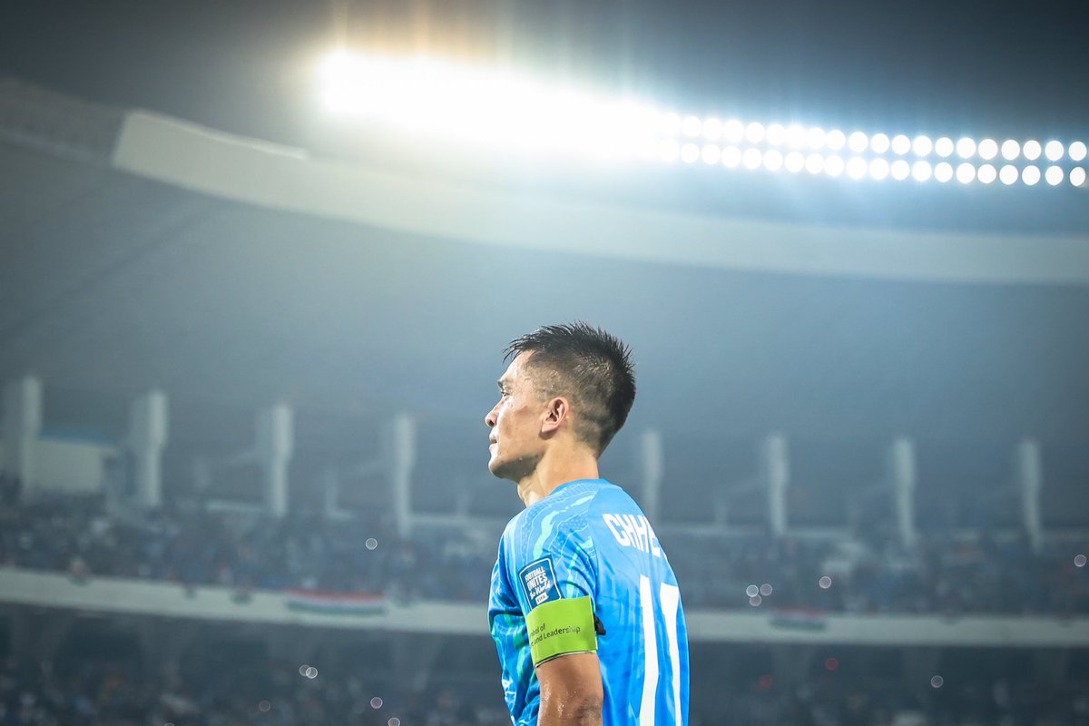 nikhilpatil_SP's tweet photo. Standing in the hall of fame and the world's gonna know your name  cause you burn with the brightest flame ✨💙
.
.
Thank you @chetrisunil11 ✨💯
.
.
#SunilChhetri #IndianFootball #Captain #Leader #Legend https://t.co/FeFv8Fv4yP