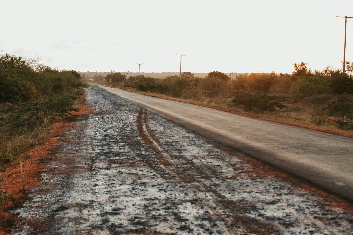 KIBAO CHA FUNDISA - ADU ROAD

Tulipokuwa nyanjani kuwaskiza, baadhi ya sauti zenu zilisema, tuendelee kuweka lami barabara ya Kibao Cha fundisa kwenda hadi Adu Kamale huko Magarini. Huu ndio urembo unaoendelea kwa sasa katika barabara hiyo.

Barabara hii itasaidia wakulima wetu