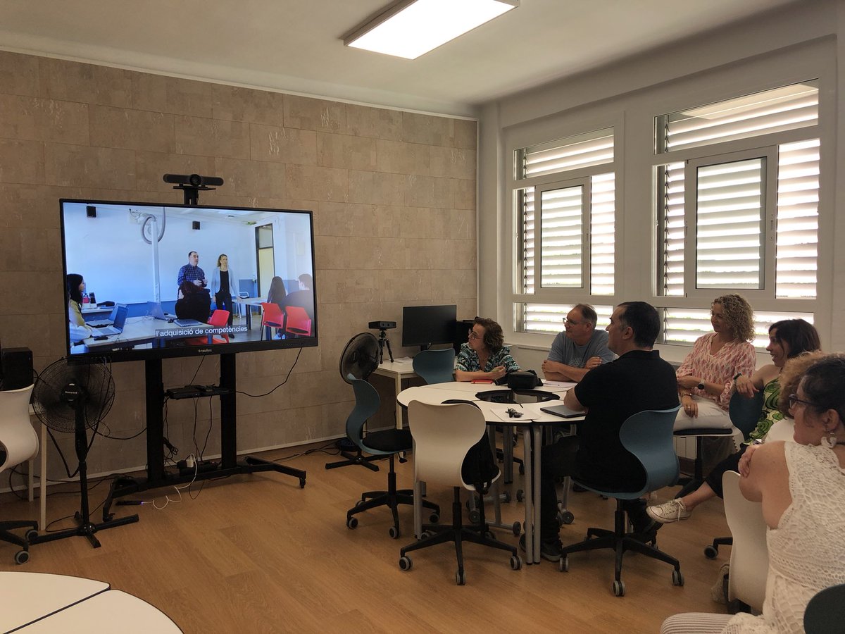 marian_camps's tweet image. Avui fem la segona sessió i presencial a l&apos;#AulaAteca i #openSpace de @INSPedralbes 
Els centres expliquen els casos que treballara  amb @FundPromaestro @impulsfp
@ce_politecnics 
@Ins_Montilivi 
@ICallipolis 
@InsXifra 
@SalvadorSegui 
@iTecBcn 
@EdTbarcelona 
@iesmoisesbroggi