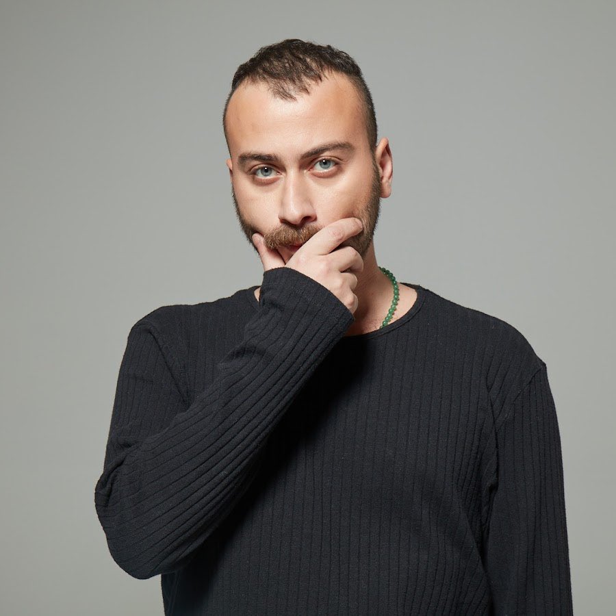 Kanal D başka kimse yokmuş gibi tacizci Mehmet Ali Erbil'le program yapacağını açıklamışken birbirimize fail ünlüleri tekrardan hatırlatıyoruz.  

Mehmet Ali Erbil, Ozan Güven, Kaan Boşnak, Ahmet Kural, Özcan Deniz faildir! Unutmuyoruz, unutturmuyoruz, desteklemiyoruz.