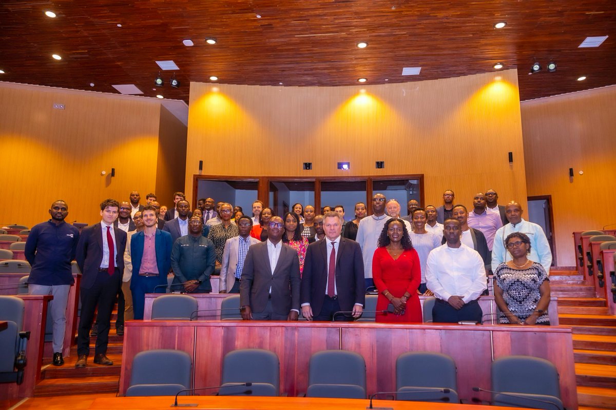 ambafrancerwa's tweet photo. Hier 📅 "Alumni Day" s'est déroulé à l' @IrcadA
 🔬 en présence de @Rw_FranceAlumni
 🧑‍🎓 le Club d'affaires franco-rwandais 💼 et l'Ambassadeur de #France 🇫🇷 au #Rwanda 🇷🇼 @antoine_anfre
#studyinfrance #étudierenfrance #étudesenfrance
Crédits 📸 JP Mazimpaka https://t.co/qaYz4yPAgD
