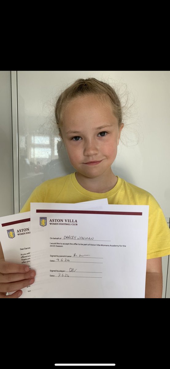 RobinNewma10801's tweet photo. ✍️👏⚽️Super proud of Darcey who has been offered a 1 year contract/registration with Aston Villa Women’s Academy U9 @AVWFCOfficial for 24/25 season, big thanks to her coaches at @PontyUnitedA for their hard work and guidance👏 https://t.co/il0qh1NtlA