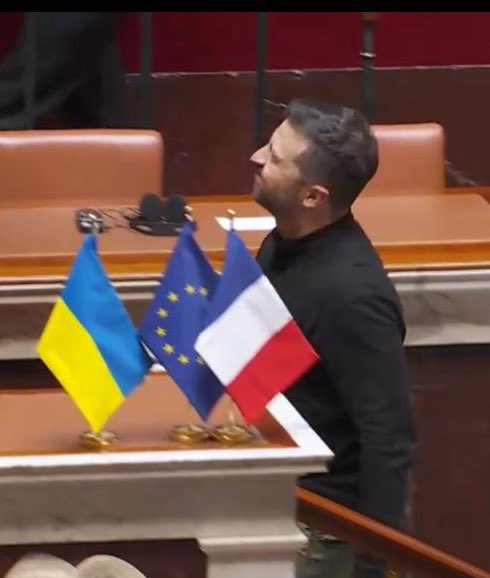 Constructifff's tweet photo. « Merci d’avoir choisi sans hésitation le côté de l’humanité dans cette guerre, celui de la culture, du droit international »
« Dès les 1ere heures de cette agression par laquelle la Russie a tenté d’effacer les 24 ans de l’existence de l’Europe » @ZelenskyyUa 🇫🇷🇺🇦
❤️🙏 https://t.co/3zo5ZsMI0R