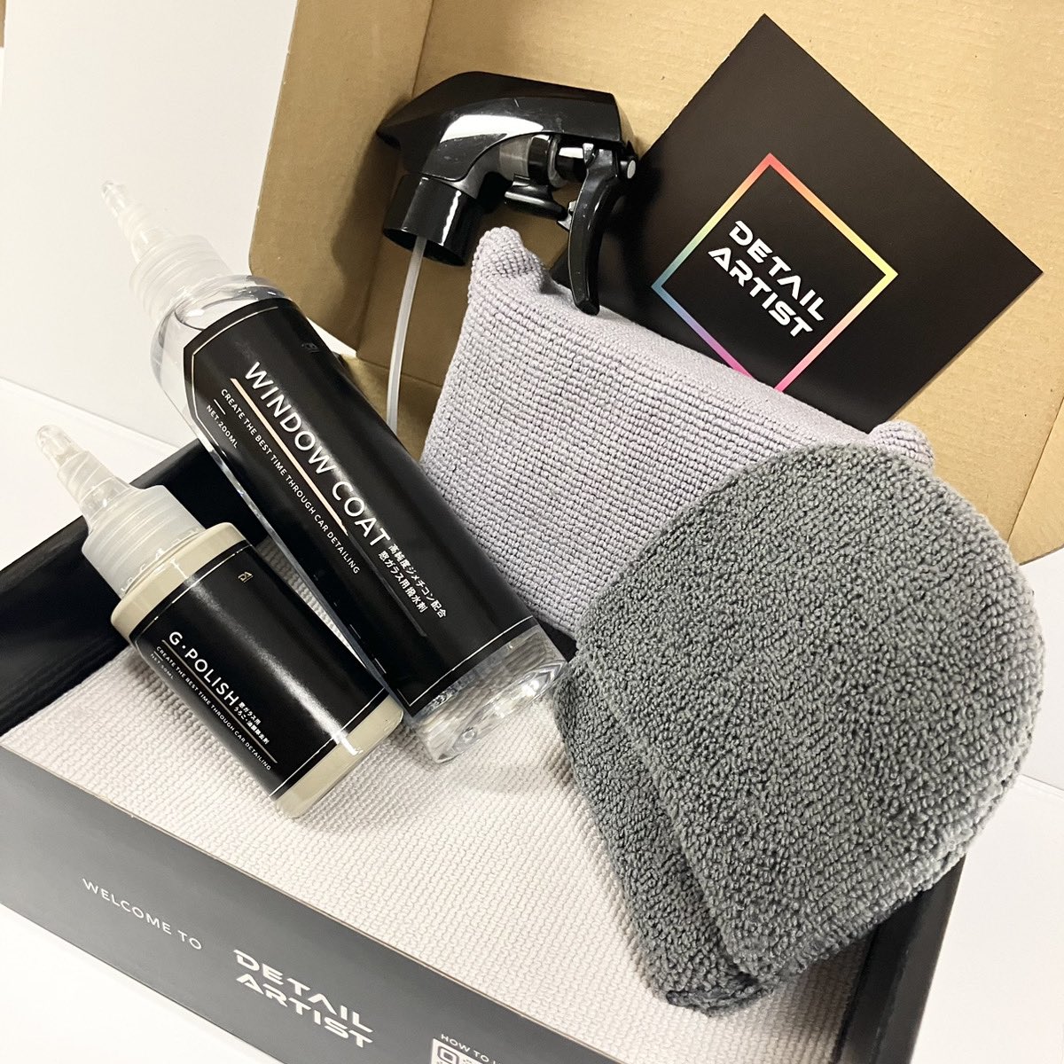 DA_chemical's tweet photo. 🐻＜新製品発売のお知らせ＞🐻
DETAILARTISTから『WINDOW COAT SET🫧』が本日発売🎉

梅雨☔️前の必須製品✨
『WINDOW COAT SET⭐️』税込3,980円

窓ガラス用うろこ＆油膜除去剤「G・POLISH」💪と高純度ジメチコン配合窓ガラス用撥水剤「WINDOW COAT」⭐️、施工を助けるこだわりのアイテムを詰め込んだオリジナルセットとなっています❣️

誰でも簡単に出来る下地処理と高撥水かつ長期間耐久の窓ガラス撥水剤、FTメンバーの皆さまからは大変ご好評いただいた製品です✨

さらになんと🙄200mlの大容量‼️1年間これ一つでOKです🙆

簡単に施工ができ、窓ガラスのクリアな視界を実現させたい方は梅雨☔️前に、ぜひGETしてください😎🙌🏻

🔥本日発売記念20%OFF🔥
■Amazon
https://t.co/Wf0MdScv1m

■公式サイト
https://t.co/qKXrioJ7Ci

#DETAILARTIST #窓ガラス撥水剤 #WINDOWCORT