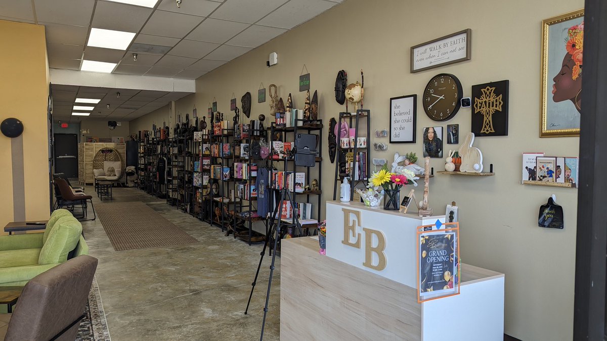 TClerk's tweet photo. A peek inside Essential Bookstore @Essentially_4us https://t.co/8SVIV2jbhn