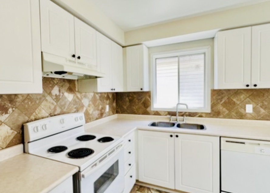 RentLife2020's tweet photo. 🌟 Spacious 3-BR Detached Home in Wasaga Beach - Available Now! 🌟

🔗 Apply Now: https://t.co/0po5Ns57NO

Don't miss out on this fantastic family home! #agsecure #rentlife #rentlifeapp #forrent #WasagaBeach 🏡✨ https://t.co/NRRVhjQDM8