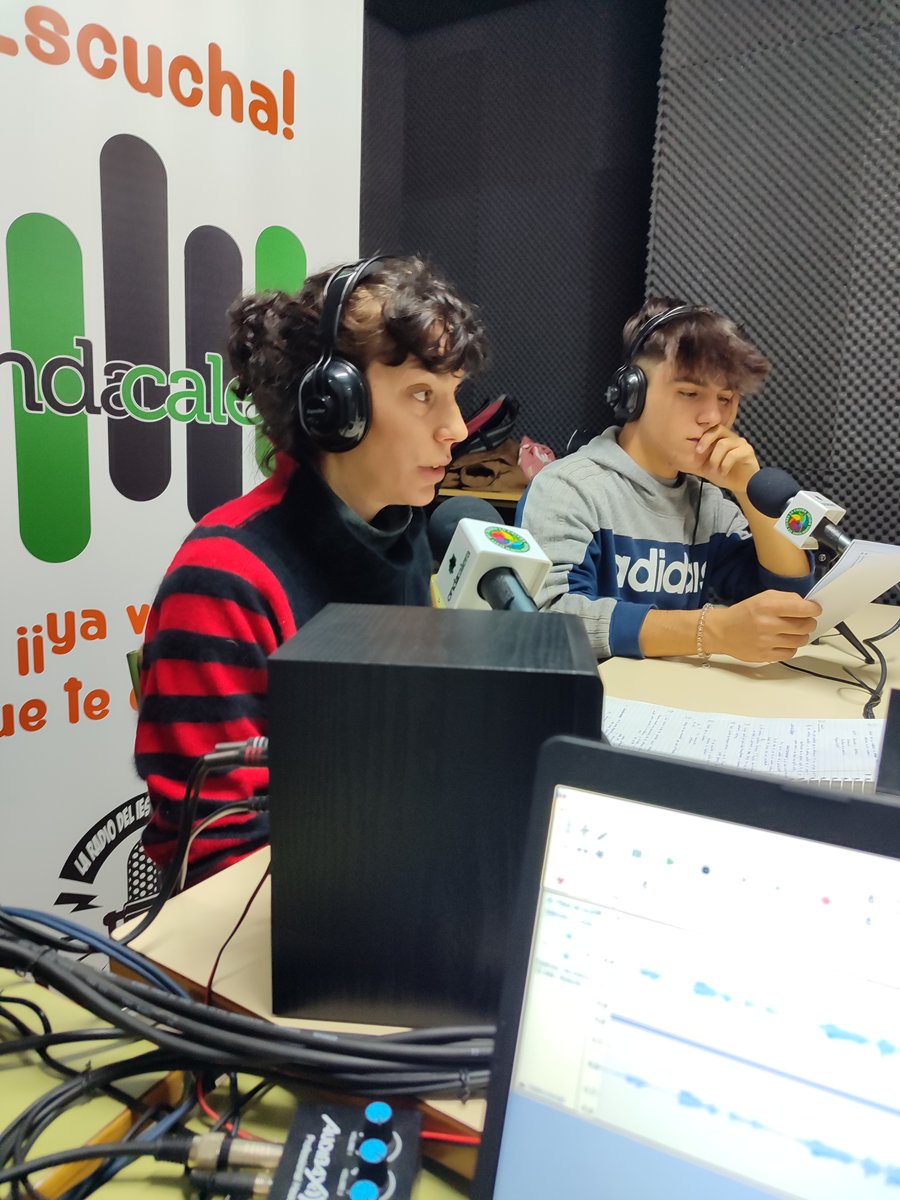 OndaCalera's tweet photo. En este podcast Lucía Sánchez, Candela Ortiz y Mario Cisneros entrevistan a  Emilia Martín
https://t.co/NyEqPRw5RQ https://t.co/YH8VNHPPWM