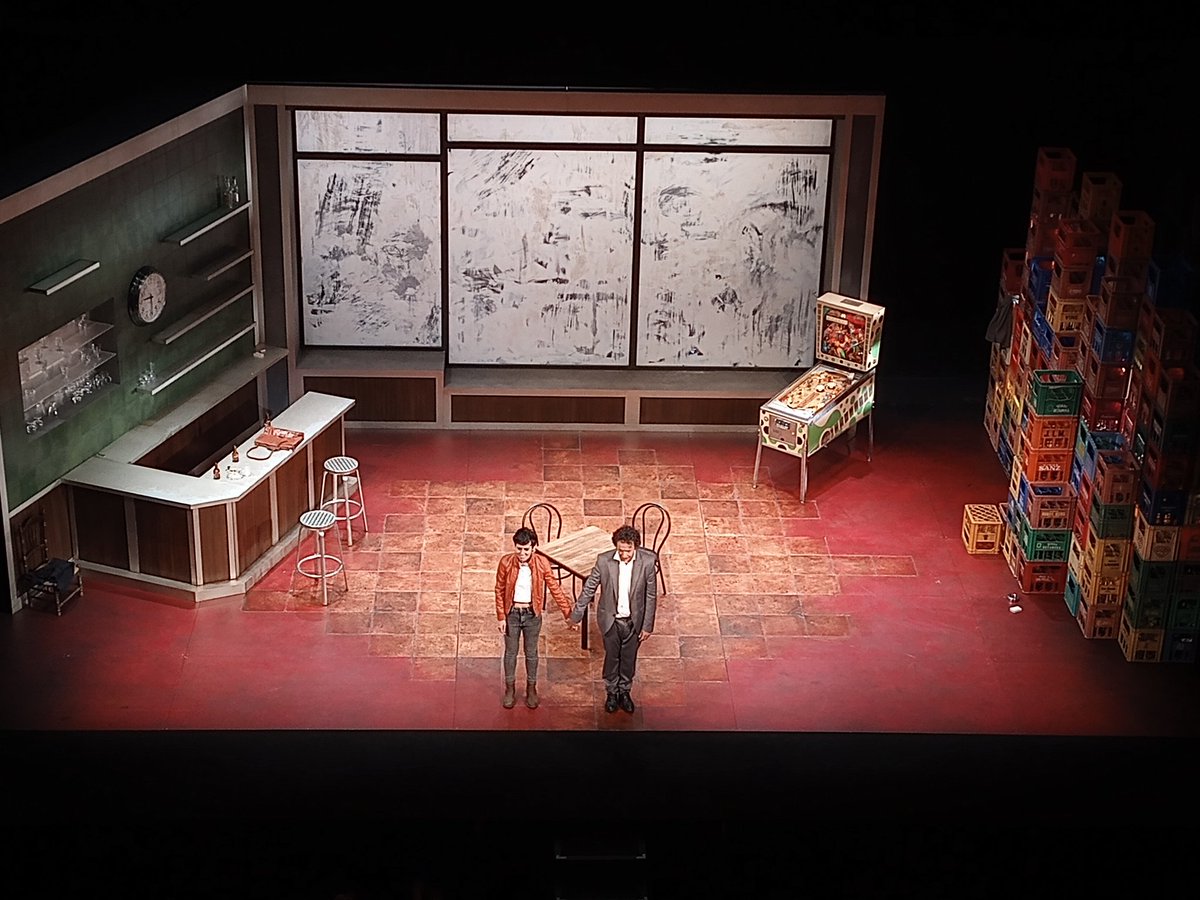 danielgalvalizi's tweet photo. Hemos ido a ver #LosGuapos en el impactante Teatro María Guerrero del @centrodramatico #Madrid
Una obra del gran David Trueba sobre una expareja, culturalmente víctima de los '80 q se reencuentra entre el conflicto y la melancolía
🎭Teatro público y accesible q debemos defender https://t.co/C3H9TUmGT0