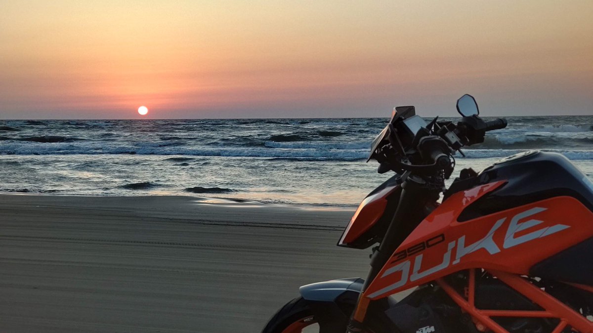 odacchijp's tweet photo. オレンジ×オレンジ
#我々はオレンジ
#KTMJAPAN
#KTM
#390DUKE
#READY_TO_RACE
#千里浜 https://t.co/iTMtWY9HMV