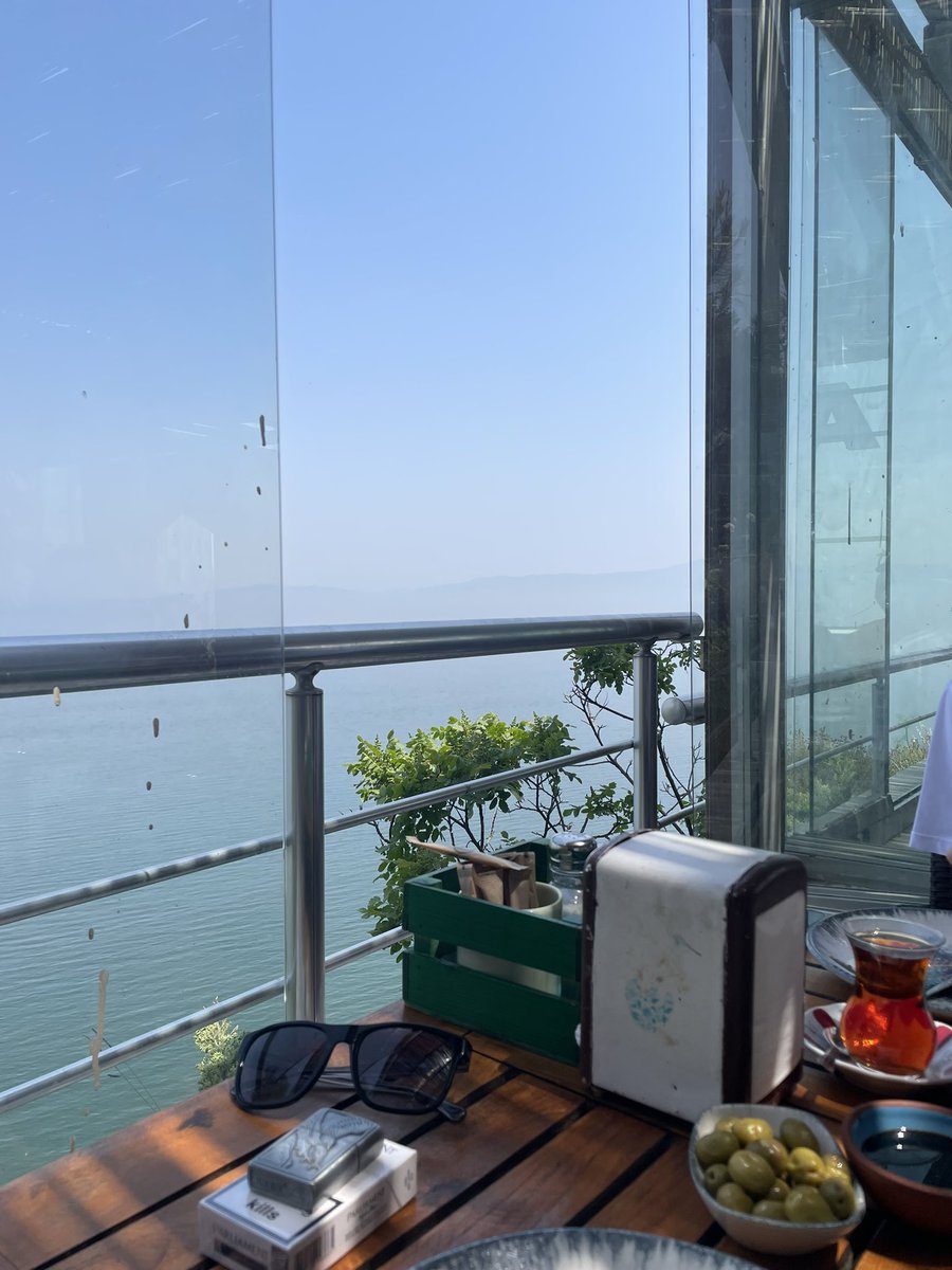 PADİŞAH HIRKASI GİYMİŞSİNİZ 

KİBİR KÖTÜDÜR DİYORSUNUZ

KULA BOYUN EĞMİŞSİNİZ

ALLAH BÜYÜKTÜR DİYORSUNUZ 

HAYIRLI CUMALAR DOSTLAR
#xu100 #Bist100