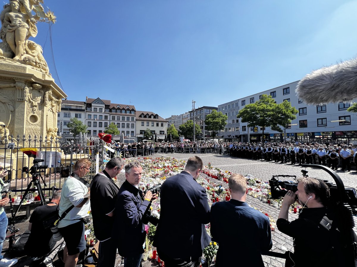 Gleich live auf SWR und Tagesschau24: Schweigeminute in Mannheim mit Bundespräsident Steinmeier anlässlich der tödlichen Messerattacke vor einer Woche ⁦<a href="/tagesschau/">tagesschau</a>⁩