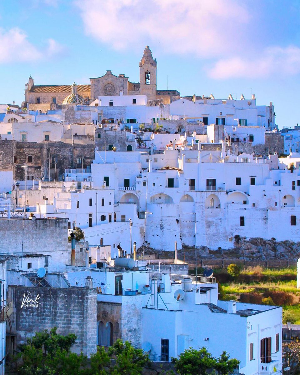 The light reflections emphasize the beauty of Ostuni, the White City 😊

#WeAreinPuglia

📸 <a href="/vinkweb/">Vink</a>