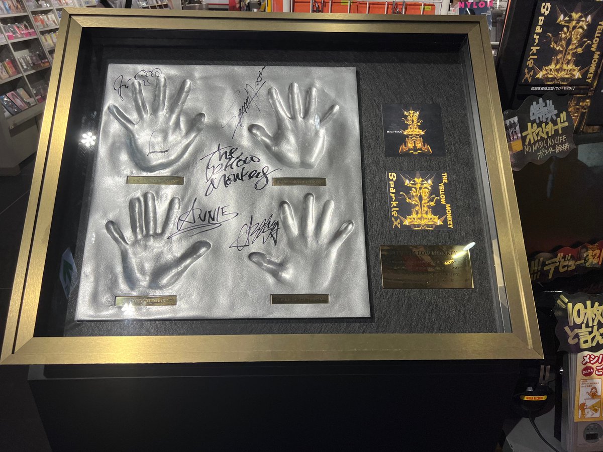 【#THEYELLOWMONKEY】

5年ぶり10枚目のアルバム『#SparkleX』
大好評発売中です✨

3階にて展開中！
ご訪店時の足跡も掲出しております🙌
特典のポストカードとクリアファイルも
まだお渡ししております！

真髄のロックが詰め込まれた全11曲🔥
ぜひお立ち寄りください☺️(ki)