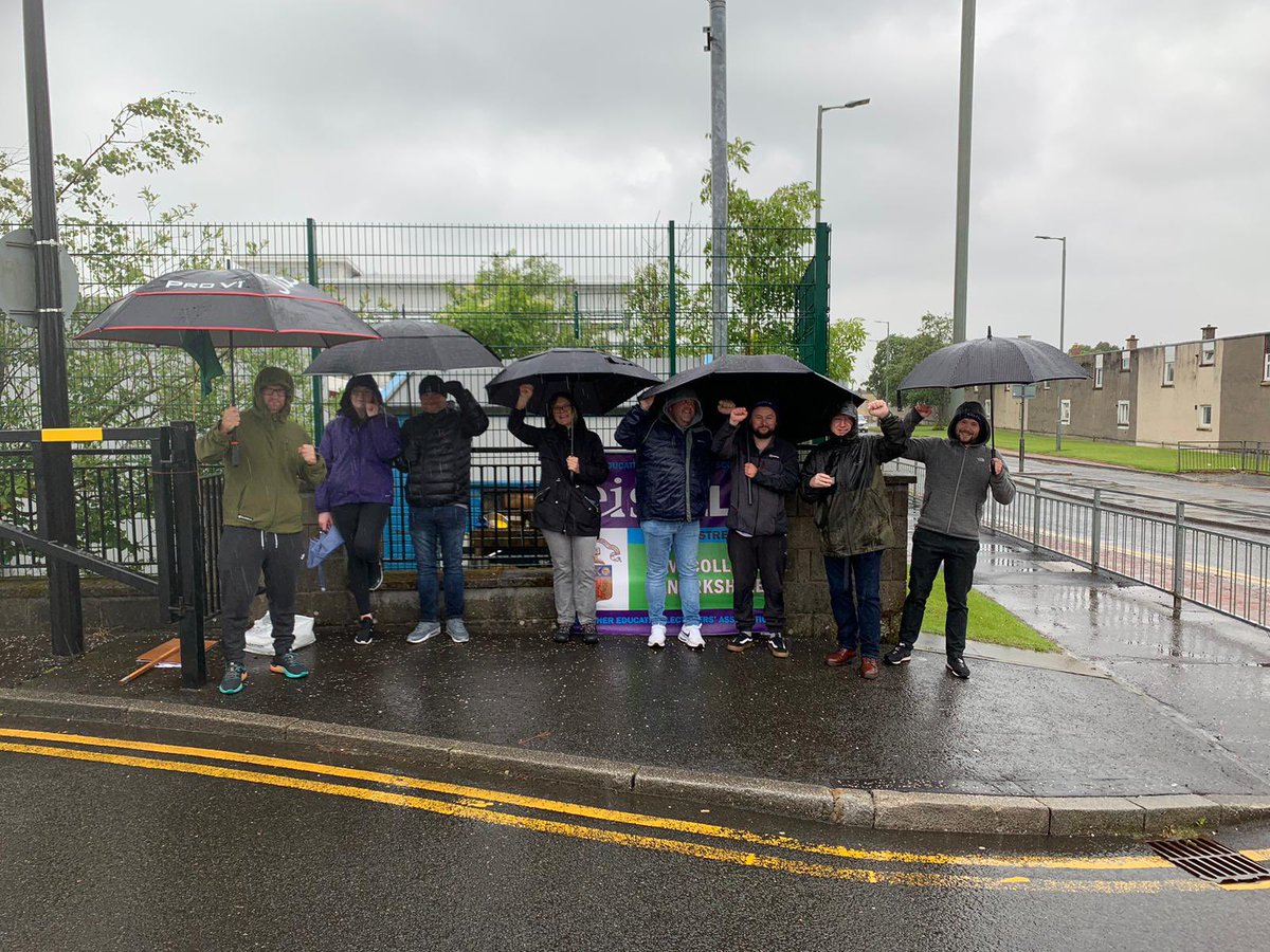 NCL_EIS_FELA's tweet photo. Altogether now #FightingForFE
Solidarity to our colleagues across Scotland.
Special shout out @EIS_SLC
✊📢🪧#RedeemYourself #FairPay https://t.co/Gey9TxNt8E