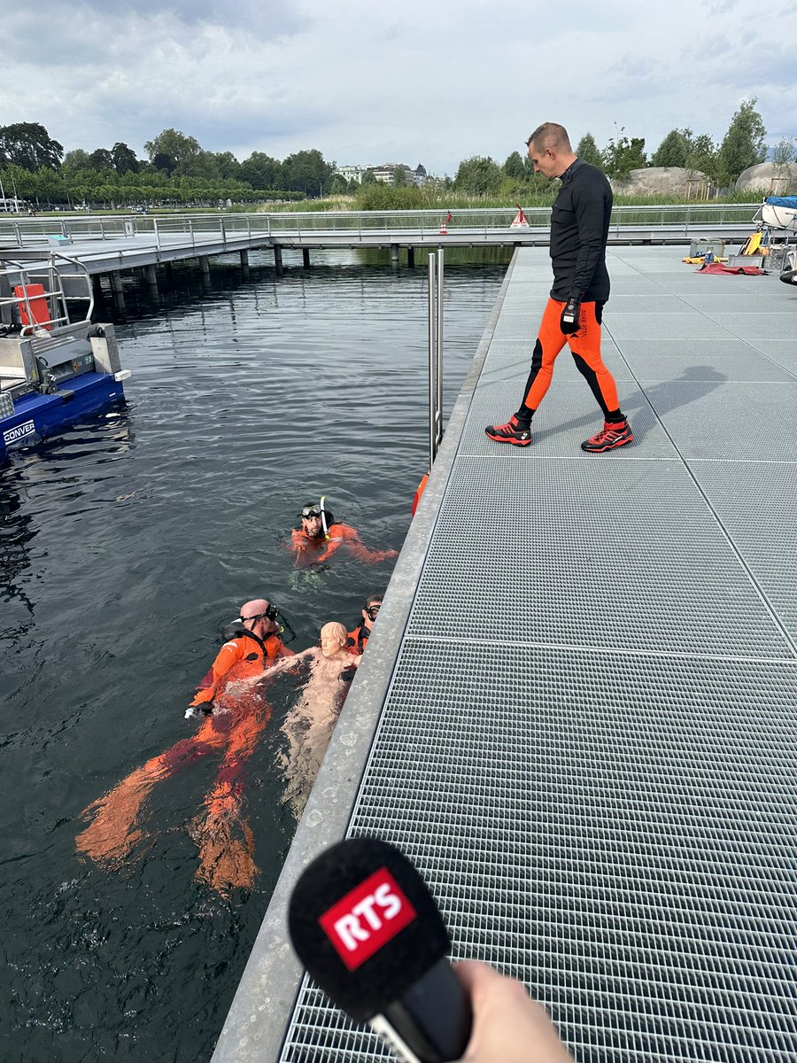 À l’approche de l’été, les pompiers s’entraînent au sauvetage en cas de noyade 🏊🏼‍♂️🚒 un reportage à écouter la semaine prochaine dans la Matinale <a href="/RTSinfo/">RTS Info (compte archivé)</a>