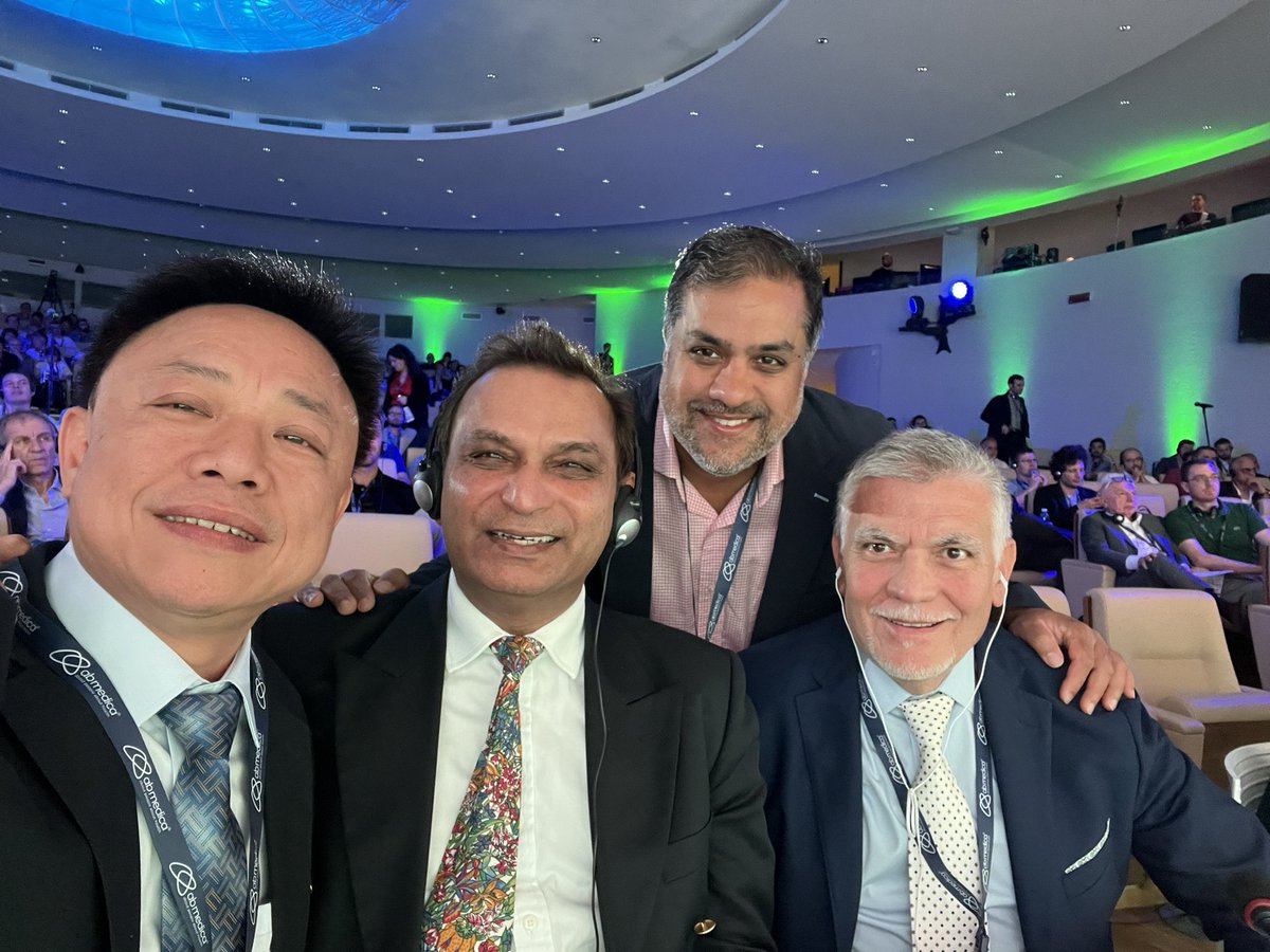 prokarurol's tweet photo. Moderating this historic moment in #robotic Telesurgery!
@CILR2024 #CILR24

🤖Surgeon Prof Zhang in Rome
🤖Patient having robotic prostatectomy with Edge Medical in Beijing
🤖>10,000km
🤖Fibre optic connection costing 50Euro!
🤖Latency = 135millisec
🤖Backed by a randomised trial https://t.co/SpZEUKYUBl