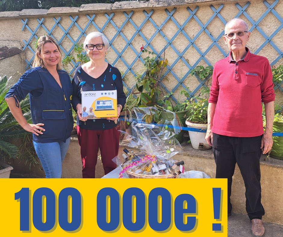 Félicitations à nos 100 000e clients #ardoiz ! ✨
 Mercredi 29 mai, nous avons rencontré les acquéreurs de la #100000e #tablettesimplifiée #ardoiz. Déjà clients, c'est un plaisir pour nous de les voir se rééquiper de notre solution que nous avons eu le plaisir de leur offrir 💙