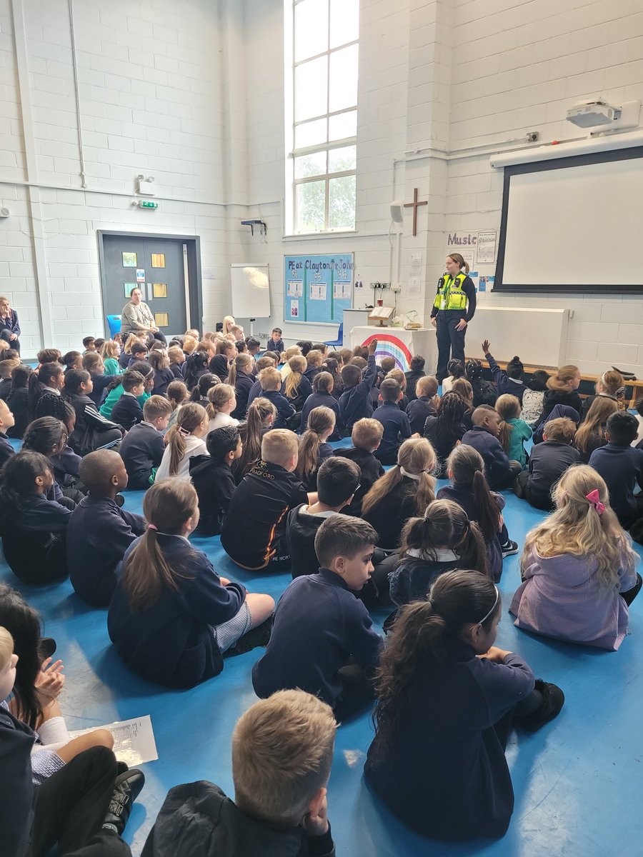 Y3Claytonce's tweet photo. EYFS, KS1 and KS2 have been visited by PCSO Sarah Waddington today to talk about road safety.  @ClaytonCEStJohn @WestYorksPolice https://t.co/g2j3wJeG3E