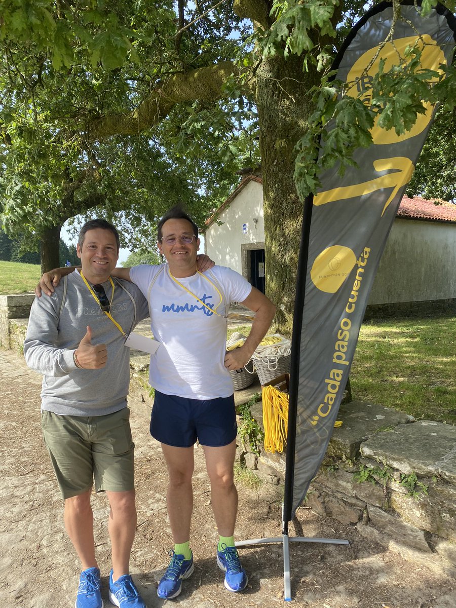 SOG_Galicia's tweet photo. ¡No podía ser de otra manera!

Maravilloso día en Santiago para caminar…. iniciativa de @SOG_Galicia para apoyar el ejercicio frente al cáncer.

Últimos 5 km del Camino de Santiago en el que estaban participando, oncólogos, pacientes y familiares https://t.co/4sR7lQfd9v