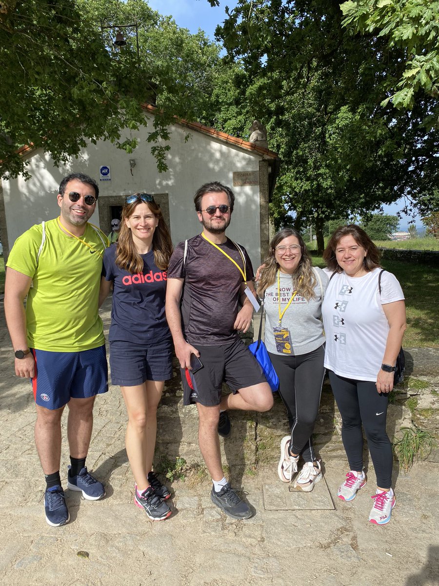 SOG_Galicia's tweet photo. ¡No podía ser de otra manera!

Maravilloso día en Santiago para caminar…. iniciativa de @SOG_Galicia para apoyar el ejercicio frente al cáncer.

Últimos 5 km del Camino de Santiago en el que estaban participando, oncólogos, pacientes y familiares https://t.co/4sR7lQfd9v