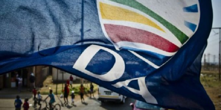 SABCNews's tweet photo. The Democratic Alliance (DA) says it will only agree to be part of the African National Congress’ (ANC) proposed government of national unity (GNU) if the uMkhonto weSizwe (MK) Party, Economic Freedom Fighters (EFF), and Patriotic Alliance (PA) are excluded. https://t.co/hn2AvERwJJ