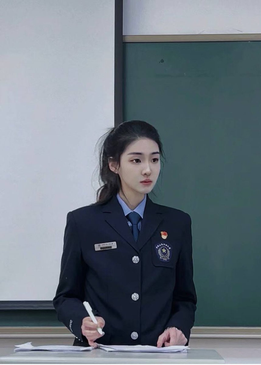 kaya35's tweet photo. 当初在警局的我，如今躺在床上的我，你们觉得反差大吗？我也是一个正常有血有肉的女人，我也希望得到关心呵护，喜欢反差的我，可以主动在主页联系我 https://t.co/v3LajVxYZs