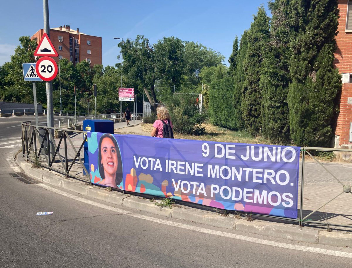 PodemosRivas's tweet photo. A los, las o les que se hayan llevado nuestras pancartas en menos de 24h… Lo entendemos, ¡son una maravilla!, contamos con vuestro voto 😉 @PODEMOS https://t.co/GIAye2Efjo