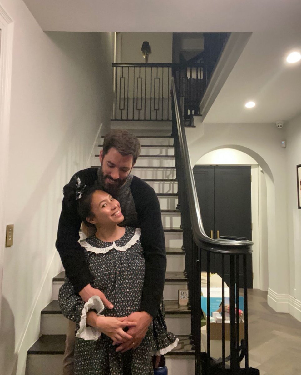 glittermagazine's tweet photo. 'Property Brothers' star Drew Scott and wife Linda Phan welcome baby number 2, a daughter named Piper Rae. On Instagram he shares, "Our family of 3 has become 4! Piper Rae, I love you with all my heart."
#DrewScott #LindaPhan #PropertyBrothers https://t.co/5yMHEFn5J4