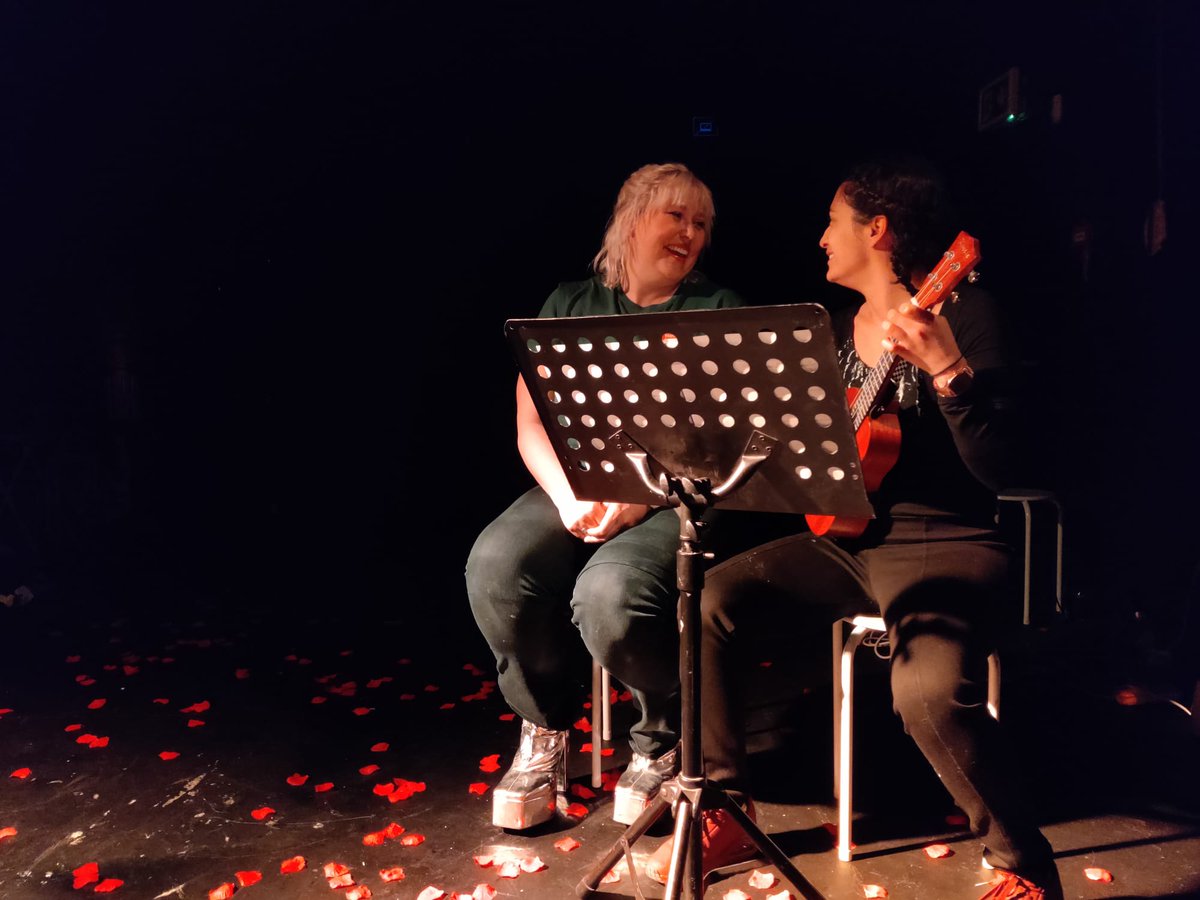 Find somebody who looks at you the way Mariana looks at Bailey and Bailey looks at Mariana 😍 👀 🥰

We're on at 9pm tonight at the @rosiebtheatre 🔗 in bio for 🎟
