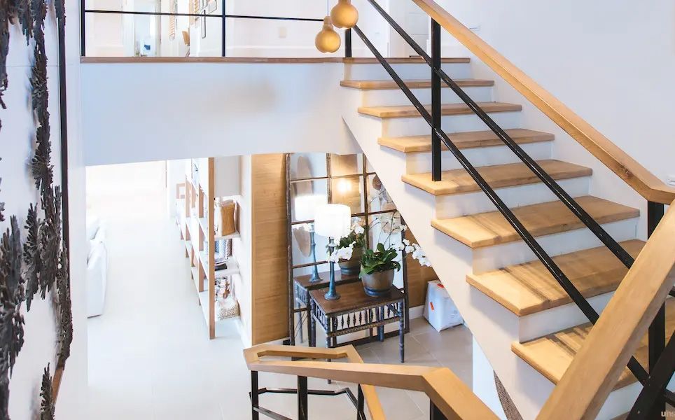 PropertyTalks's tweet image. buff.ly/3Vwosfl
Interior design now uses advanced technology for better layout visualization. Aspiring designers can improve skills with various tools available. #InteriorDesign #TechnologyIntegration