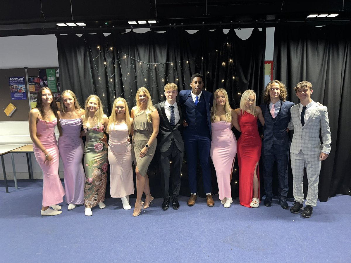 TCSoABusTech's tweet image. Miss Smiths home room pupils last night at the senior summer ball ☀️ A huge well done to Miss MacDonald and the dance committee for organising such a great night! 💃